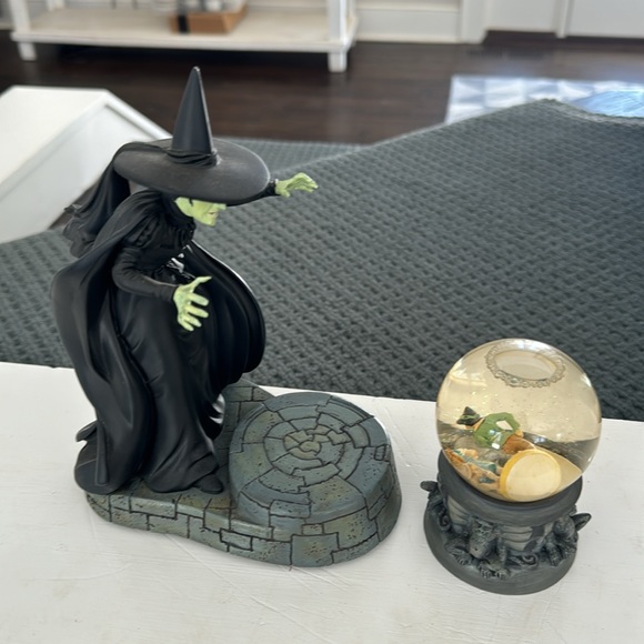 Franklin Mint Witch Snow Globe (figure in globe is detached) - Picture 2 of 6